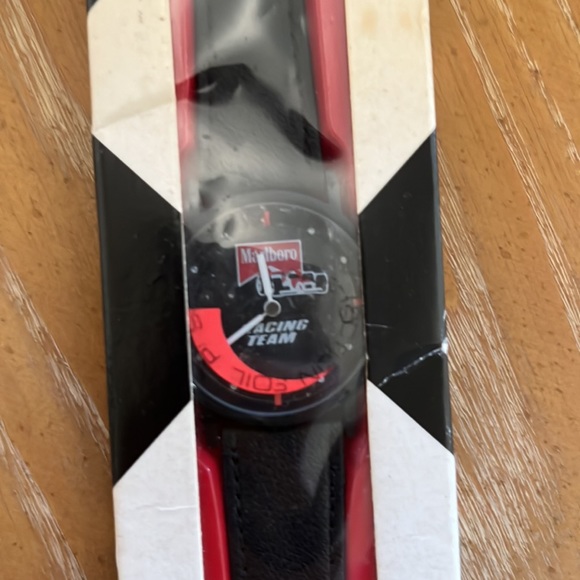 VINTAGE MARLBORO BUNDLE! - Watch + Duffel Bag - Picture 3 of 6